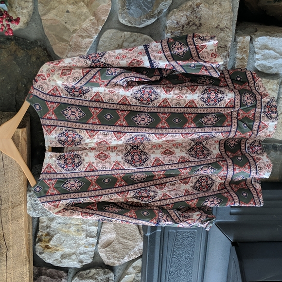 Bell sleeved blouse - Picture 2 of 5